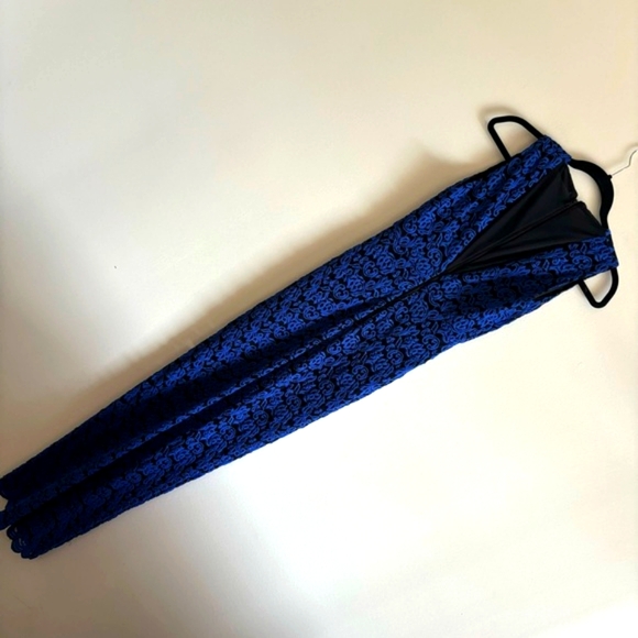 Alice + Olivia Blue Lace Maxi Dress - Picture 6 of 14